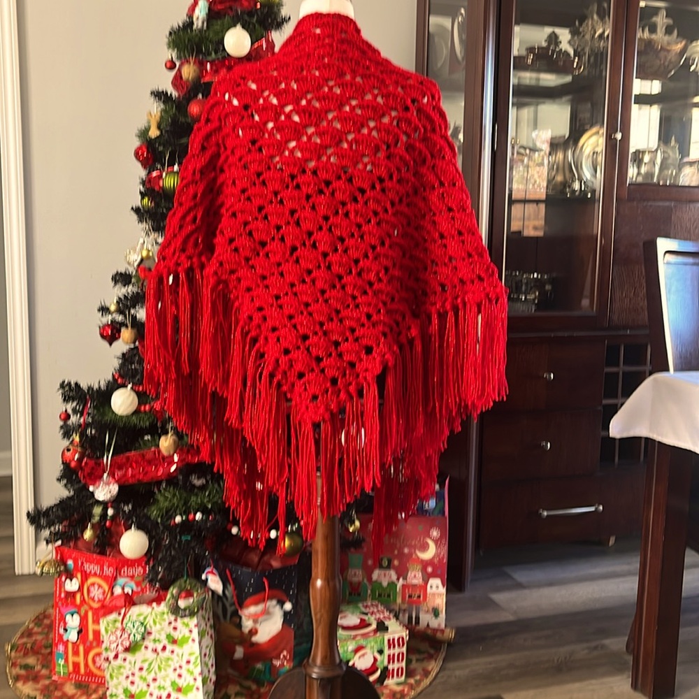 GORGEOUS RED CROCHET SHAWL - Picture 3 of 6